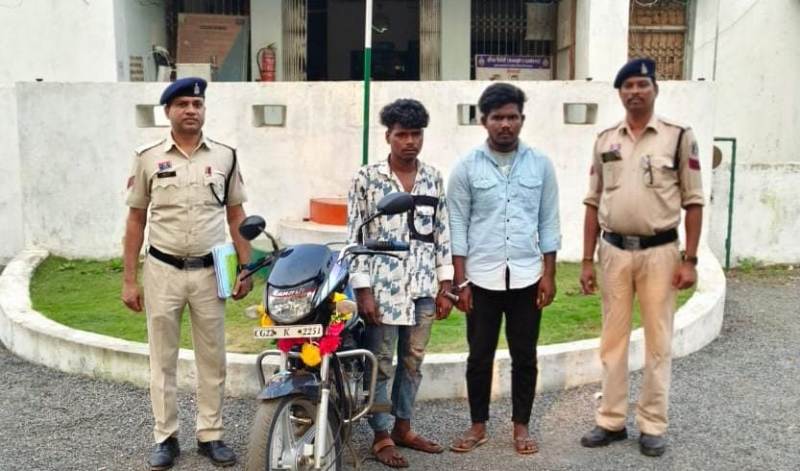 जान से मारने की धमकी देते हुए चाकू से प्राण घातक वार करने वाले 02 आरोपियों को किया गया गिरफ्तार