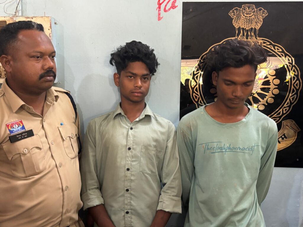 रंजिश में रची गई साजिश का पर्दाफाश : दोस्त ने दोस्त की हत्या कर डबरी में फेंका शव, धरमजयगढ़ पुलिस की बड़ी सफलता, चांदमारी डबरी हत्याकांड के दोनों आरोपी गिरफ्तार, 48 घंटे में केस सॉल्व.