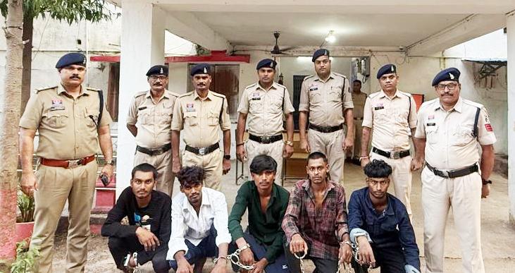 प्रेम विवाद बना घातक : धारदार चाकू से युवक की निर्मम हत्या, 5 आरोपी युवकों को पुलिस ने धर दबोचा – हत्या के पीछे साली और भाई का लिंक, मामले की जांच जारी