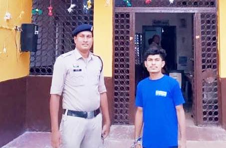 समाधान सेल की धमाकेदार कार्रवाई! चाकू लहराकर दहशत फैलाने वाला आरोपी चंद घंटों में गिरफ्तार, पुलिस की त्वरित कार्यवाही से राहत