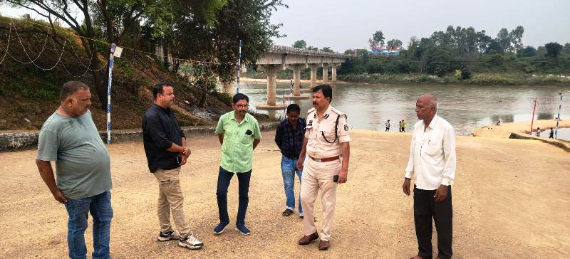 सूरजपुर डीआईजी व एसएसपी ने लिया रेड़ नदी छठ घाट का लिया जायजा : घाटों पर होगी कड़ी सुरक्षा व्यवस्था, सूरजपुर में पुलिस ने तैयारियों का किया अवलोकन, अस्थाई कंट्रोल रूम और यातायात प्रबंधन सुनिश्चित.