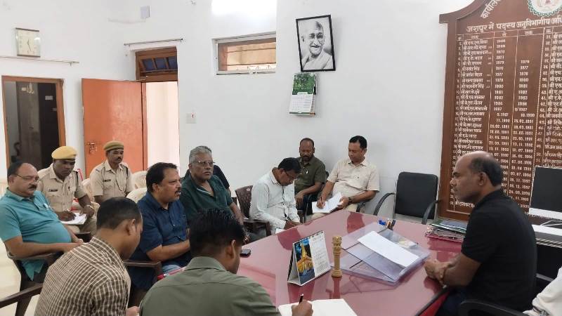 जशपुर एसडीएम ने ली छठ पूजा की तैयारियों की समीक्षा बैठक : सुरक्षा और सफाई पर विशेष जोर, छठ पूजा की तैयारियों को लेकर प्रशासन सक्रिय, जशपुर में ट्रैफिक और सुरक्षा व्यवस्था के पुख्ता इंतजाम.