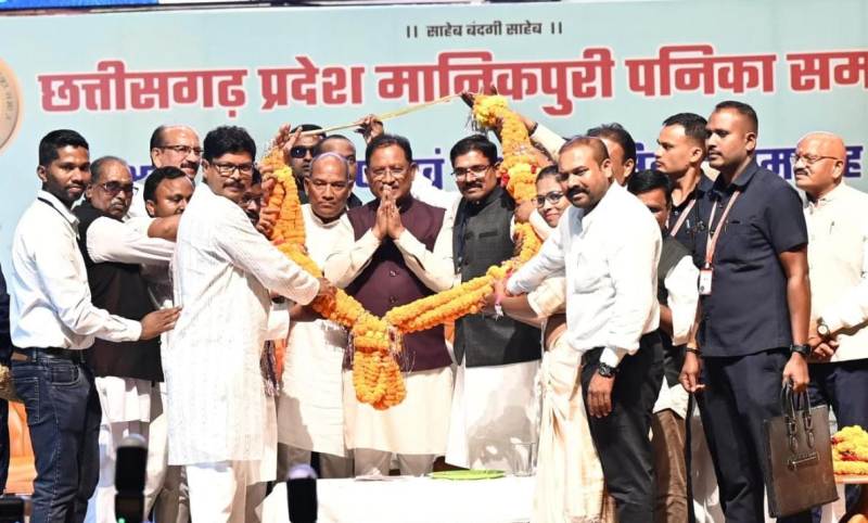 मुख्यमंत्री विष्णु देव साय छत्तीसगढ़ प्रदेश मानिकपुरी पनिका समाज के शपथ ग्रहण एवं दीपावली मिलन समारोह में हुए शामिल : कहा- सामाजिक विकास का मूलमंत्र है शिक्षा, शिक्षा के बिना जीवन अधूरा