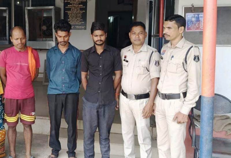 पुलिस की बड़ी कार्रवाई : वरिष्ठ पुलिस अधीक्षक सरगुजा के निर्देश पर मणिपुर थाना पुलिस की फरार वारंटियों पर कार्रवाई, चार गिरफ्तारी वारंट किए गए तामिल, आरोपी गिरफ्तार.