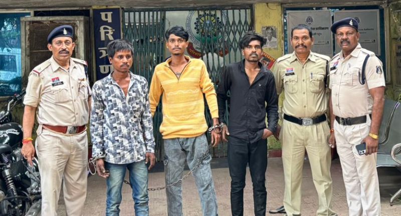 चाकू लहराकर डराने वाले दो आरोपी गिरफ्तार! पुलिस ने दिखाया सख्त रवैया