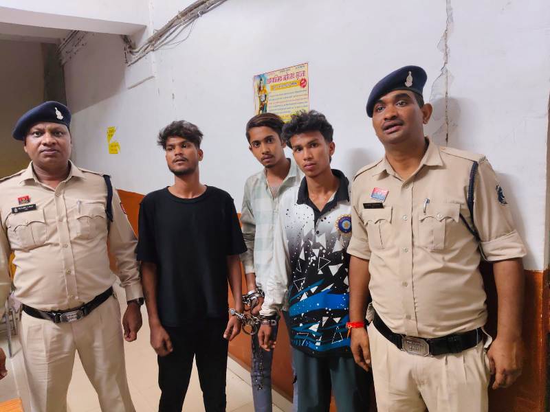 रात में तलवार और चाकू लहराकर फैला रहे थे खौफ! सिटी कोतवाली पुलिस ने तीनों आरोपियों को धर दबोचा