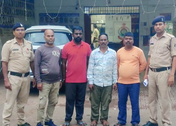 जादू-टोना गैंग का पर्दाफाश! ओडिशा से आए 5 संदिग्ध दुर्ग में होटल में कर रहे थे ठगी की साजिश, पुलिस ने धर दबोचा