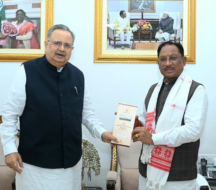 छत्तीसगढ़ की गौरवगाथा का नया अध्याय: मुख्यमंत्री विष्णु देव साय को विधानसभा अध्यक्ष डॉ. रमन सिंह ने दिया नवीन विधानसभा भवन लोकार्पण समारोह का आमंत्रण