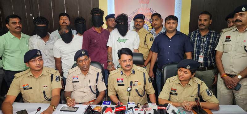 नकाबपोश हमलावरों पर पुलिस का ‘प्रहार’, मस्तुरी शूटआउट के 7 आरोपी चढ़े हत्थे — देशी पिस्टल व कट्टा जब्त