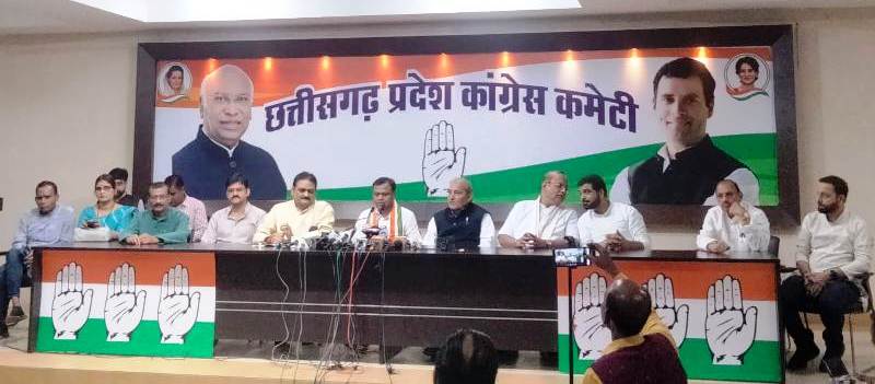 भाजपा सरकार पर कांग्रेस का वार : कांग्रेस ने फोड़ा 21 सवालों के ‘सियासी बम’! वादे अधूरे, जनता के सवाल पूरे – अब क्या जवाब देंगे मोदी ? मोदी की गारंटी दम तोड़ गई ?