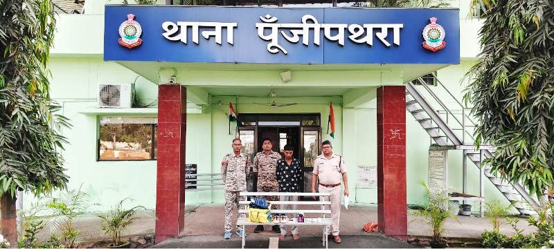 पुलिस की बड़ी सफलता : पूंजीपथरा में शातिर चोर गिरोह का भंडाफोड़, बाइक और दुकानों में चोरी करने वाला गिरोह पकड़ा गया, डेढ़ लाख की संपत्ति बरामद, रायगढ़ पुलिस और साइबर सेल की संयुक्त कार्रवाई में दो गिरफ्तार.