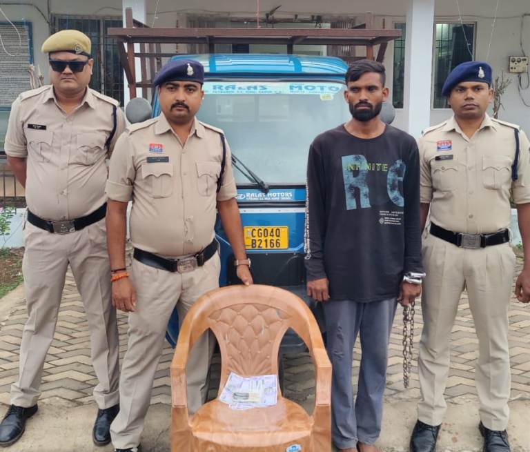 Auto में आया चोर, Auto में भागा — पुलिस ने कुछ घंटों में ₹3 लाख की चोरी का किया खुलासा, आरोपी गिरफ्तार!