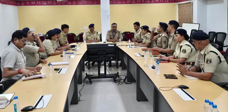 रायपुर में अलर्ट मोड पर पुलिस! राज्योत्सव से पहले आईजी-एसएसपी की सख्त ब्रीफिंग, बंद के दिन दिखेगी सख्त निगरानी