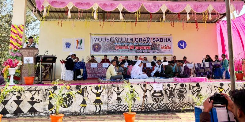 जशपुर: एकलव्य आदर्श विद्यालय सन्ना में छात्राओं ने निभाई सरपंच-सचिव की जिम्मेदारी, युवा ग्रामसभा ने दिया व्यवहारिक प्रशासनिक अनुभव