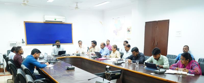 कलेक्टर रोहित व्यास ने राजस्व विभाग की समीक्षा बैठक ली, सभी राजस्व प्रकरणों का समयसीमा में शत-प्रतिशत निराकरण करने के दिए निर्देश