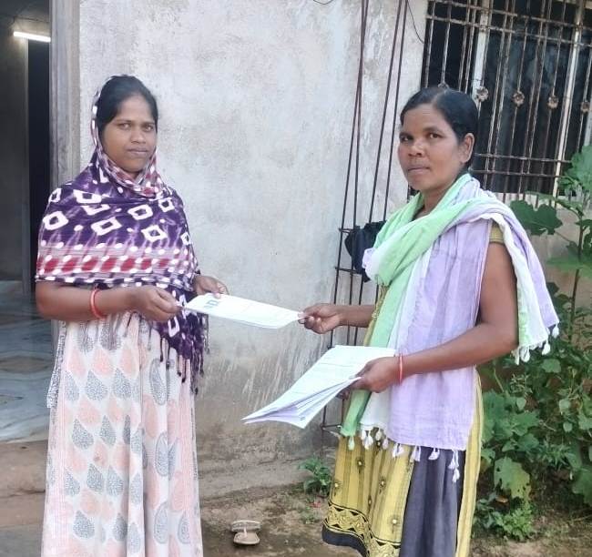 जशपुर में मतदाता सूची अपडेट का बड़ा अभियान — बीएलओ घर-घर पहुँचकर जुटा रहे जानकारी, 4 दिसंबर तक चलेगा पुनरीक्षण