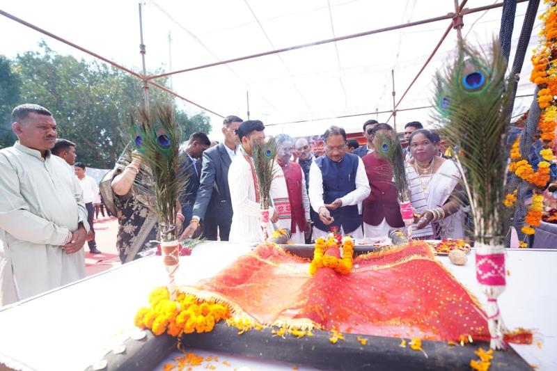 बस्तर में ऐतिहासिक जनजातीय गौरव दिवस! CM साय ने कहा—“धरती आबा बिरसा मुंडा की चेतना से जनजातीय विकास का नवयुग शुरू”
