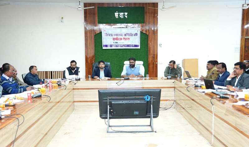 जशपुर में कुपोषण पर कलेक्टर की सख्त चेतावनी: आंगनबाड़ियों की रियल-टाइम मॉनिटरिंग, एनआरसी में 100% बेड फुल और स्वास्थ्य अमला 24×7 अलर्ट रहने के आदेश