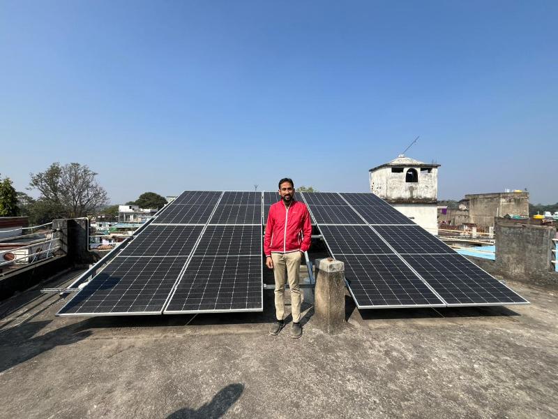 प्रभाष कुमार जैन ने अपने घर में लगाया सूर्य घर मुफ्त बिजली योजना के तहत सोलर पैनल
