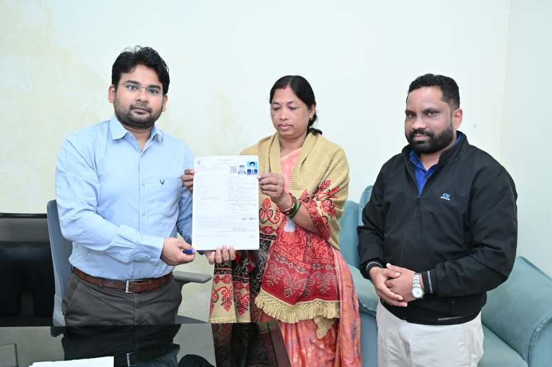 मतदाता सूची पुनरीक्षण अभियान तेज—जशपुर में बीएलओ घर-घर पहुँचे, CEO ने भी भराया गणना पत्र, सत्यापन अभियान को मिली रफ्तार