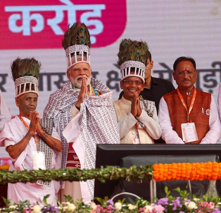 आस्था ने छुआ हृदय: प्रधानमंत्री श्री नरेंद्र मोदी से रामनामी समाज के प्रतिनिधियों की आत्मीय भेंट, मुख्यमंत्री विष्णुदेव साय ने सोशल मीडिया पर साझा किया यह भावनात्मक पल
