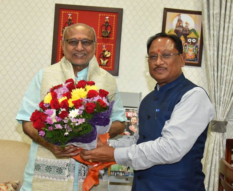 रायपुर में उप राष्ट्रपति सी.पी. राधाकृष्णन से मुख्यमंत्री विष्णुदेव साय ने की सौजन्य भेंट, राज्यपाल रमेन डेका भी रहे उपस्थित