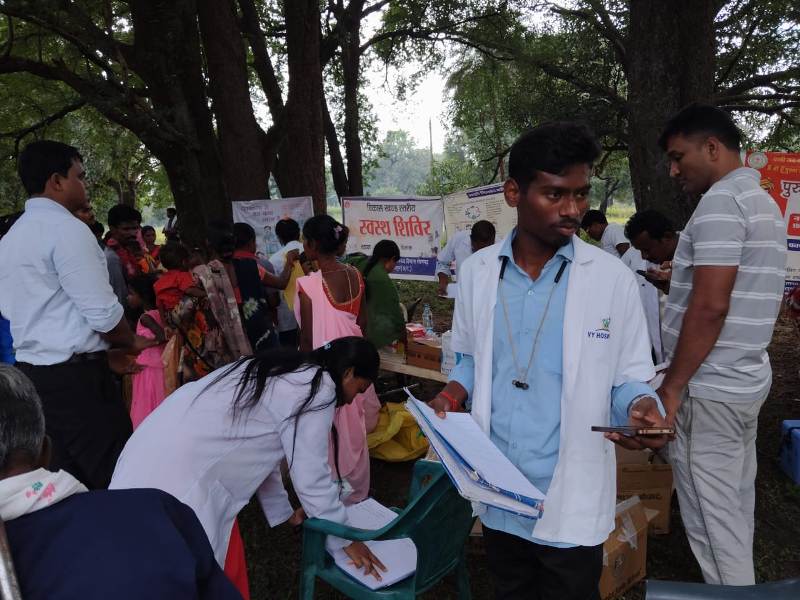 बीजापुर में विकास की दस्तकः धुर माओवाद प्रभावित क्षेत्र के सात गांवों में पहली बार लगा मेगा हेल्थ कैंप, 989 ग्रामीणों को मिला उपचार का लाभ