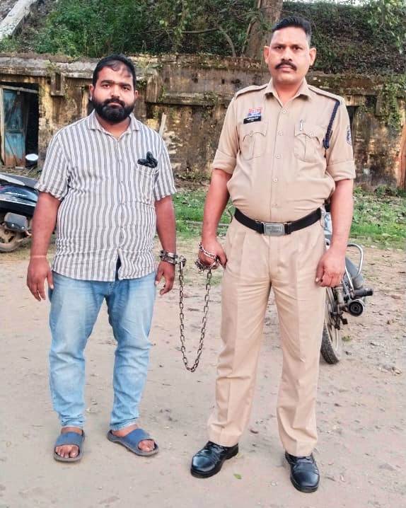 कोतवाली पुलिस की कार्रवाई : रायगढ़ में फाइनेंस फ्रॉड का पर्दाफाश, ट्रेलर वाहन खरीद के नाम पर ₹15.85 लाख की ठगी करने वाला आरोपी गिरफ्तार, वाहन खरीद-बिक्री में लाखों की ठगी करने वाला आरोपी पहुंचा जेल !