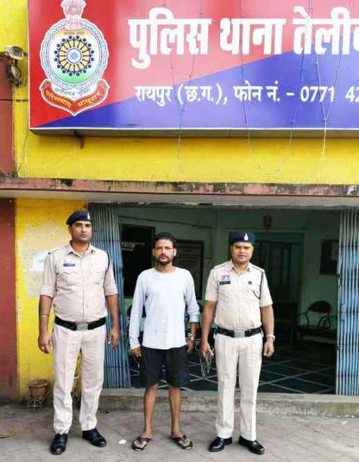 पुलिस की त्वरित कार्रवाई : तेलीबांधा में मजदूर से मोबाइल लूटने वाला आरोपी समीर उर्फ लक्ष्मण बाघ गिरफ्तार, रायपुर पुलिस ने बरामद किए दो मोबाइल, की गई कार्यवाही.