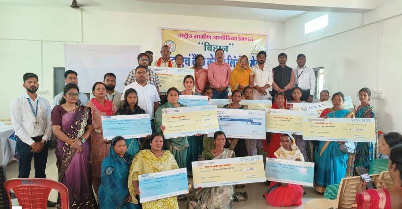 बिहान योजना से चमकी महिलाओं की किस्मत! कांसाबेल के मुद्रा मेले में 465 महिलाओं की भागीदारी, करोड़ों के लोन से आत्मनिर्भरता की नई उड़ान