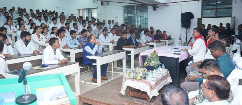 “मानव स्वास्थ्य सेवा से बढ़कर कोई खुशी नहीं” — उप मुख्यमंत्री विजय शर्मा ने बस्तर संभाग के चिकित्सकों से साझा किया प्रेरणादायक संदेश