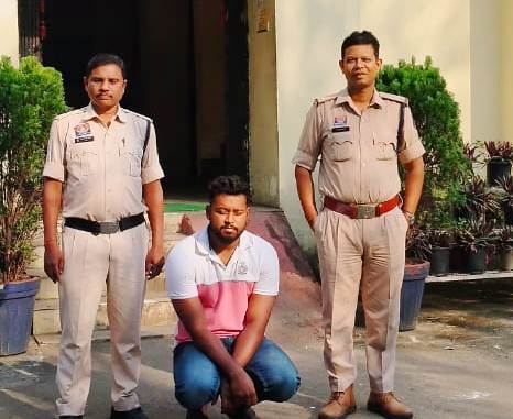 Instagram Trap Case: इंस्टाग्राम चैट से शुरू हुआ फँसाने का खेल, स्कूल गेट पर पहुंचा युवक — पुलिस ने 3 घंटे में किया गिरफ्तार