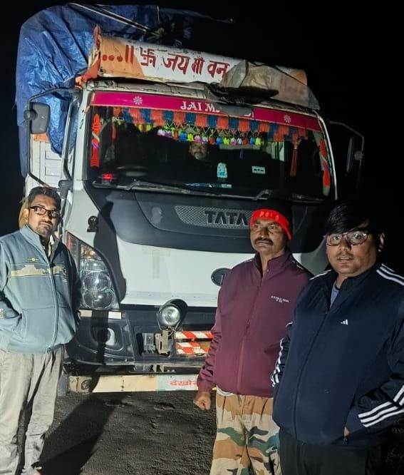 जशपुर में अवैध धान परिवहन पर ताबड़तोड़ कार्रवाई — झारखंड से आ रहे ट्रक से 300 बोरी धान जब्त!