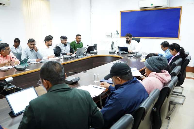 जशपुर में पंचायत एवं ग्रामीण विकास की समीक्षा बैठक: कलेक्टर व्यास ने आवास, स्वच्छता और महिला सशक्तिकरण योजनाओं की प्रगति की ली समीक्षा