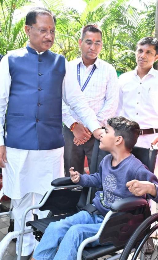 जनदर्शन में मुख्यमंत्री ने दिखाई मानवीयता — सेरेब्रल पाल्सी से पीड़ित पूनम के लिए खुला शिक्षा और उम्मीद का नया द्वार