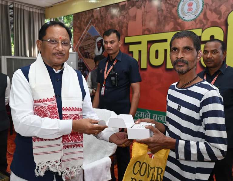 “अब फिर से सुन सकता हूं” — जनदर्शन में मुख्यमंत्री विष्णु देव साय की करुणामयी पहल से भावुक हुए रमन निर्मलकर