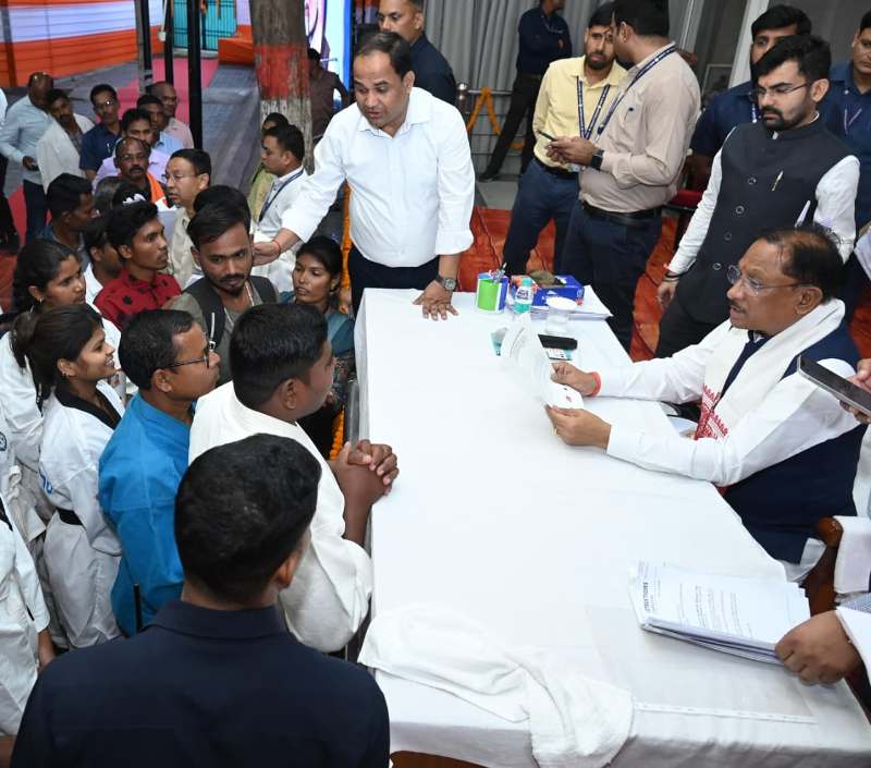 जनदर्शन में मुख्यमंत्री विष्णु देव साय से मिली महिला सेल्फ डिफेंस ऑर्गनाइजेशन की टीम, राष्ट्रीय-अंतर्राष्ट्रीय स्तर पर राज्य का नाम रोशन करने वाले खिलाड़ियों को मिलेगा हरसंभव सरकारी सहयोग