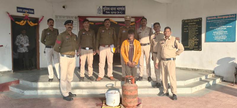 “ताला तोड़ा… गैस टंकी उठाई और पकड़ा गया चोर!” — पुलिस की फुर्ती से चोरी का खुलासा, आरोपी गिरफ्तार