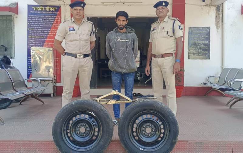 टायर चोरी गैंग पर पुलिस की कार्रवाई: आरोपी सोहराब जांगड़े गिरफ्तार, 18,400 मूल्य के टायर बरामद, एक नाबालिग भी पकड़ा गया
