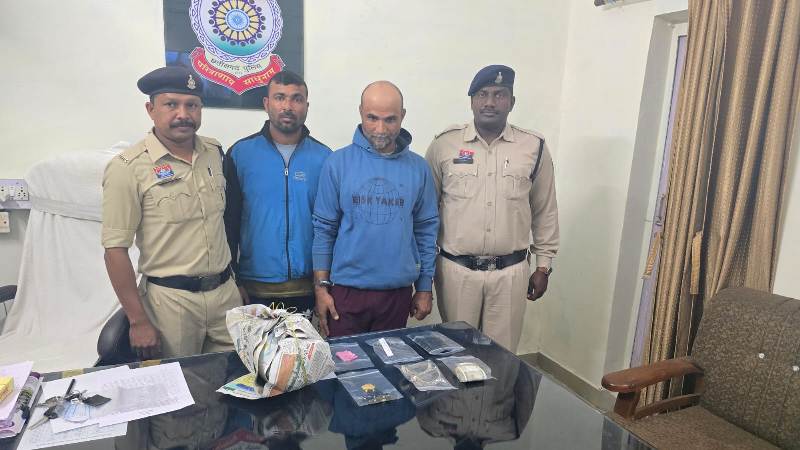चश्मा बेचने की आड़ में रैकी, फिर पुलिस बनकर लूट…! कई वारदात करने वाला ईरानी गैंग पकड़ा गया, भारी भरकम सामान बरामद