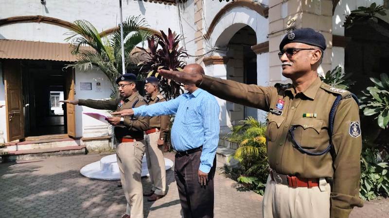 नशा मुक्त भारत अभियान के 5 वर्ष : रायगढ़ जिले में पुलिसकर्मियों ने नशा मुक्ति का संकल्प दोहराया, एसपी कार्यालय में हुआ शपथ समारोह, रायगढ़ पुलिस ने सभी थानों में ली नशामुक्ति की शपथ,