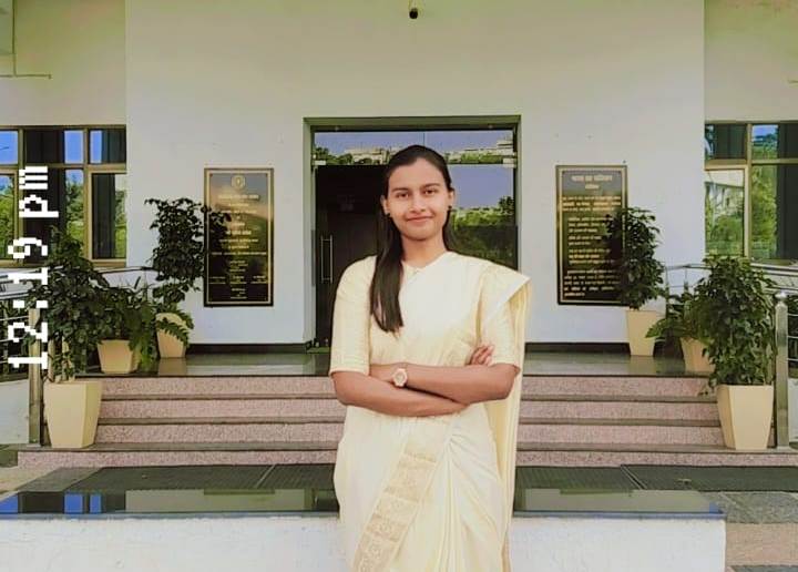 संघर्ष से सफलता तक: किसान की बेटी चंचल पैकरा ने CGPSC 2024 में मारी बड़ी बाजी, ST कैटेगरी में हासिल किया पहला स्थान