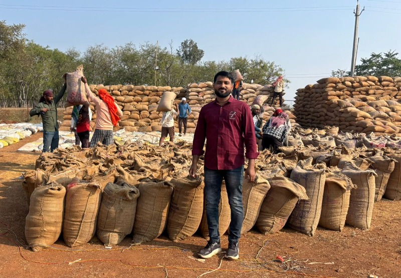 आधुनिक तकनीक + ऐतिहासिक समर्थन मूल्य = सफलता! दुर्ग के इंजीनियर-किसान गजल यादव बने युवाओं के प्रेरणास्रोत