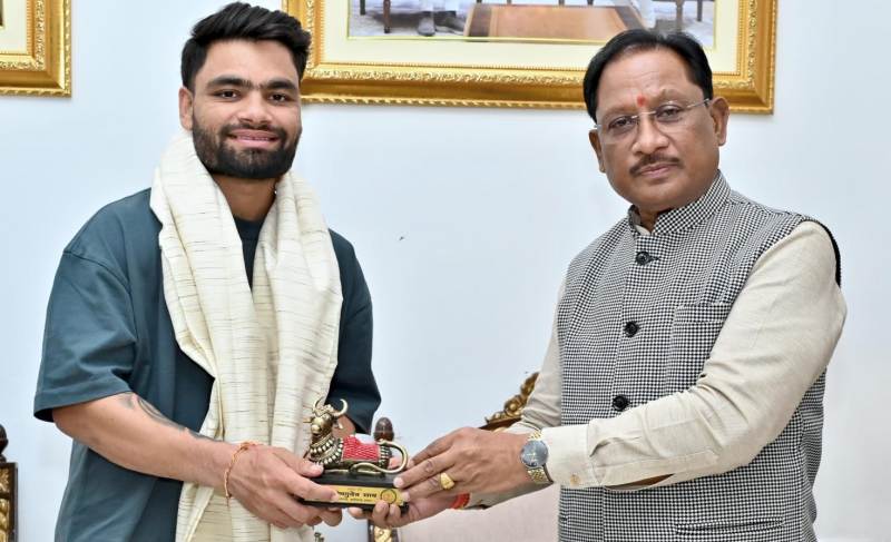 रिंकू सिंह पहुंचे मुख्यमंत्री निवास! छत्तीसगढ़ में खेल क्रांति की तैयारी—बस्तर ओलंपिक से लेकर बड़े खेल प्रोजेक्ट्स पर हुई चर्चा