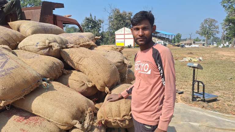 मोहला-मानपुर उपार्जन केंद्र में बेहतर सुविधाओं ने जीता किसानों का भरोसा, युवा किसान जितेंद्र ने खरीदी प्रक्रिया की जमकर सराहना की