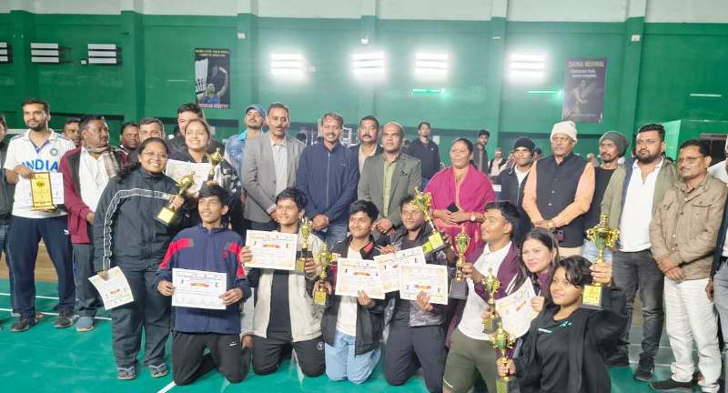 कुनकुरी में बैडमिंटन का धमाका! विधायक गोमती साय ने किया शानदार समापन, जिले के उभरते खिलाड़ियों ने जीता दिल