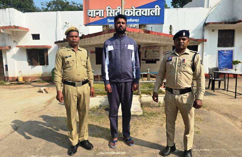 अंतर्राज्यीय शराब तस्करी : हरियाणा से बड़ा अंतर्राज्यीय शराब तस्कर गिरफ्तार, पुलिस ने उजागर किया इंटरस्टेट नेटवर्क, ऑनलाइन पेमेंट से चलता था शराब तस्करी का खेल, जशपुर पुलिस ने मुख्य आरोपी को पकड़ा.