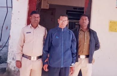 “सबको सच बताना…”—छात्रा की लिखी आखिरी पंक्तियाँ पूरे जिले को झकझोर गईं, प्रिंसिपल गिरफ्तार, पुलिस ने की धारा-दर-धारा बड़ी कार्रवाई