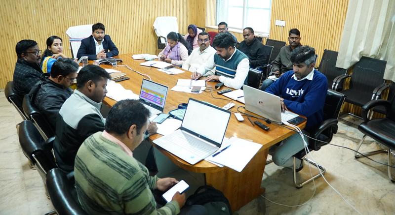 प्रधानमंत्री आवास योजना पर जिला पंचायत सीईओ अभिषेक कुमार की सख्त चेतावनी: समय पर आवास पूरा करें, गुणवत्ता से न समझौता