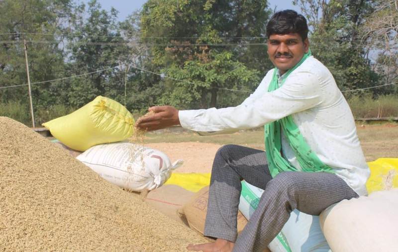 खेती से कमाई की उड़ान: प्रदीप पटेल अब खरीदेंगे अपना ट्रैक्टर—51.60 क्विंटल धान ने बदल दी जिंदगी